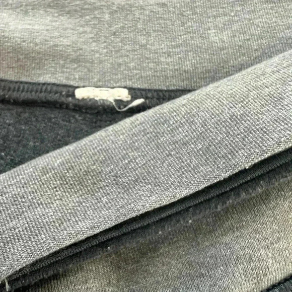 Lululemon cropped Color block Leggings. Gray Size 4 - Picture 4 of 10